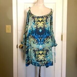 Lane Bryant pull on top sz 28-30. Artsy colorful details. Adjustable sleeves.